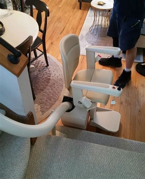 Handicare Freecurve Curved Stair Lift In Chicago Il Lifeway Mobility