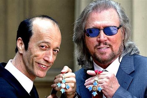 Robin Gibb Dies At 62 Rose To Pop Fame As One Third Of The Bee Gees Los Angeles Times