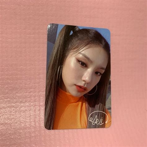 Itzy Yeji Official Photocard Only 1st Mini Album It Z Icy Photo Card 2 Görüntüler Ile