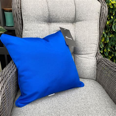 Outdoor Toss Pillows Canada at Randy Stambaugh blog