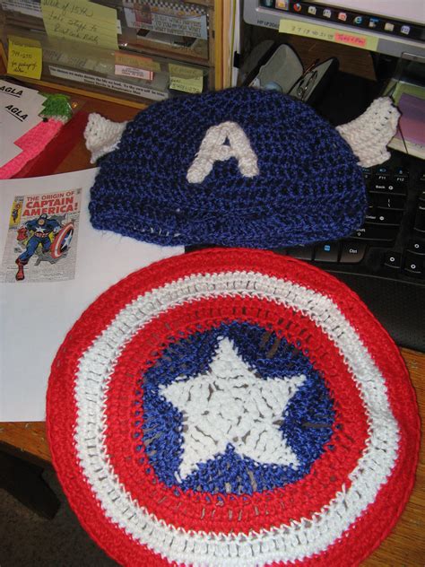 I Love This Captain America Pattern For The Helmet The Shield Was