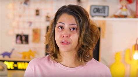 Youtuber Dora Figueiredo Relata Relacionamento Abusivo E Chora