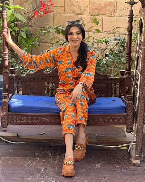 Zhalay Sarhadi Leaves Fans Stunned With Alluring Pictures