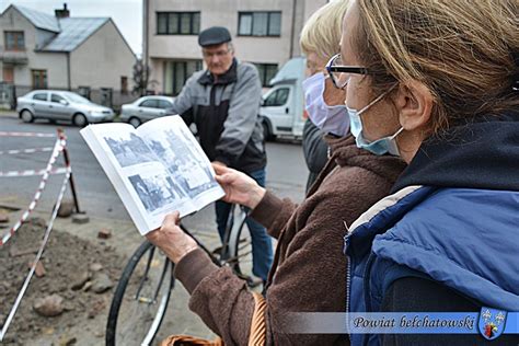 Pomnik Marsza Ka Pi Sudskiego Odkopany Po Ciu Latach Zdj Cia