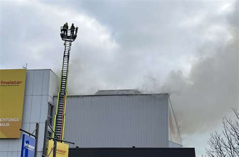 Großbrand im Möbelhaus Hofmeister Stadt warnt Anwohner