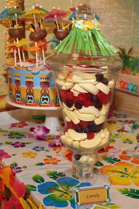 Hawaiian Luau Party With Desert Table And Games — Chic Party Ideas