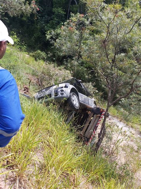 Carro fica sem freio na ladeira do Village e família tem livramento de