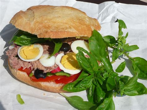 Pan bagnat Cuisine Niçoise