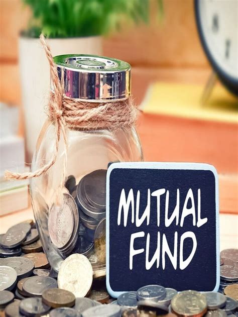 Large Cap Vs Mid Cap Vs Small Cap Funds Key Differences