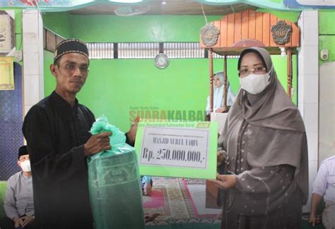 Hibah Rp 250 Juta Untuk Pembangunan Masjid Nurul Yaqin Di Sekabuk