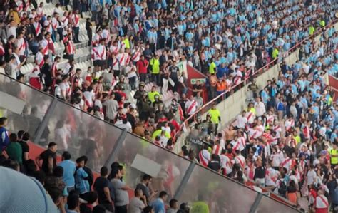 Video Graves Incidentes Entre Hinchas De River Y La Polic A En Per