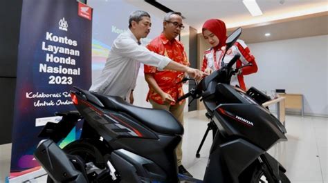 Duo Srikandi Asal Sumatera Raih Prestasi Di Kontes Layanan Honda