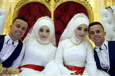 Identical Twins Marry Identical Triplits