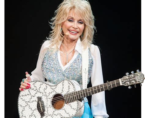 Dolly Parton on Her Iconic Wigs: 'My Husband Always Says I Look Like a ...