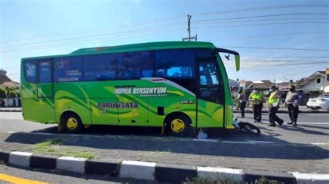 Bus Vs Sepeda Motor Dua Lansia Tewas Dalam Kecelakaan Di Ring Road