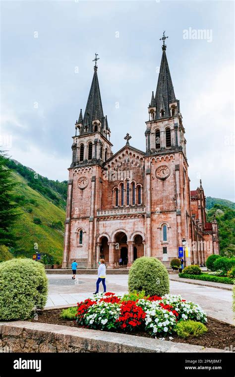 El Santuario De Covandonga Es Un Monumento Dedicado A Nuestra Se Ora De