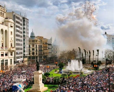 Mascletà of las Fallas Valencia Go