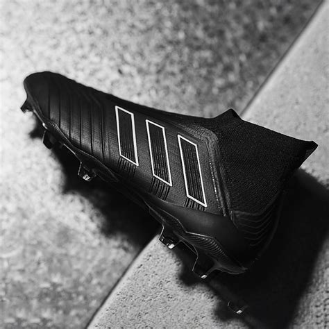 Botas De Fútbol Adidas Predator 18 Fg Negro Negro Blanco Db2011 Pro Direct Soccer