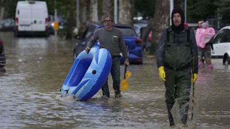 La tempête Ciaran fait au moins 16 morts l Italie durement frappée