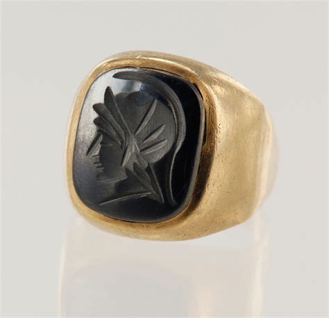 9ct Yellow Gold Hematite Intaglio Ring Hematite Measures 13mm X 11mm