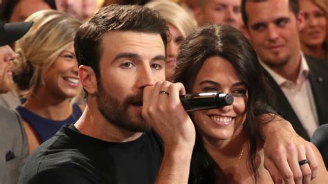 Sam Hunt Adorably Serenades Fiancee Hannah Lee Fowler During Acm Awards Performance