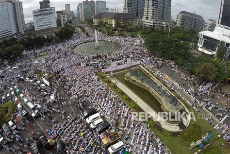 Potret Dari Udara Aksi Damai Di Lapangan Monas Republika Online