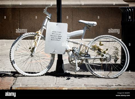 Ghost Bike Memorials Fotografías E Imágenes De Alta Resolución Alamy