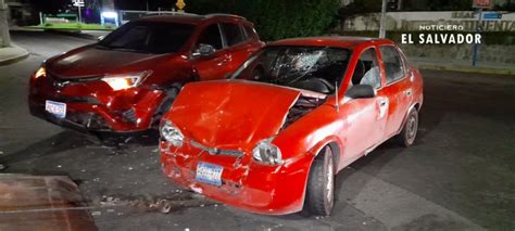 Conductor Se Pasa El Semáforo En Rojo Y Provoca Grave Accidente En San Salvador El Blog