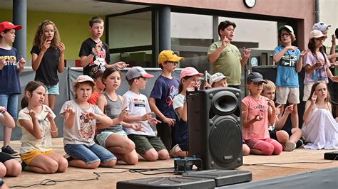 Spectacle Anglais En Primaire Institution Saint Charles Vienne