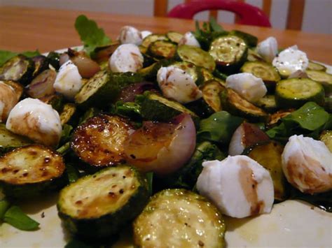 Courgettes marinées en salade bruschetta au pesto Recette par