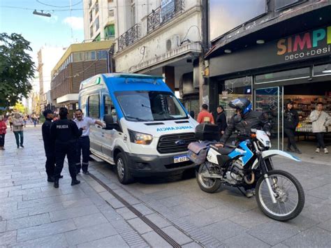 Se cayó la mampostería de edificio en el peatonal San Martín