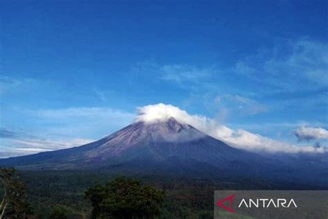 Gunung Semeru Alami 19 Kali Gempa Letusan ANTARA News