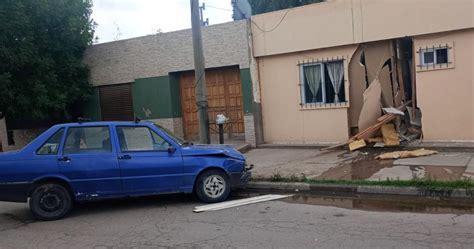 Menor Intoxicado Robó Un Auto En El Centro Santarroseño Y Lo Chocó Contra Una Casa El Diario