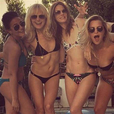 8 Hot Sexy Malin Akerman Bikini Pics