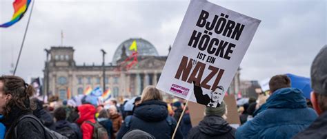 Rger Um Vermeintlichen Hitlergru Berliner Polizei Beschlagnahmt