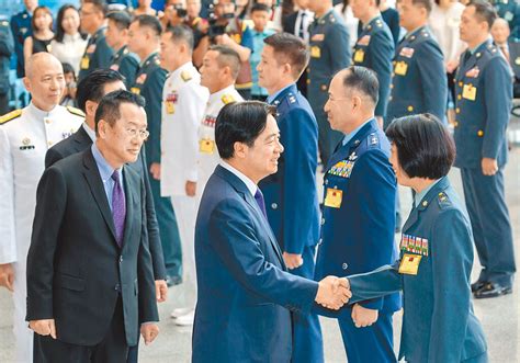 賴清德：見三軍統帥為何不站好 政治要聞 中國時報