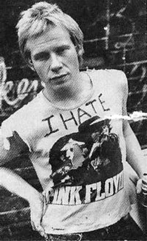 When The Sex Pistols Members Shared Their Famous T Shirt Reading I HATE PINK FLOYD In The