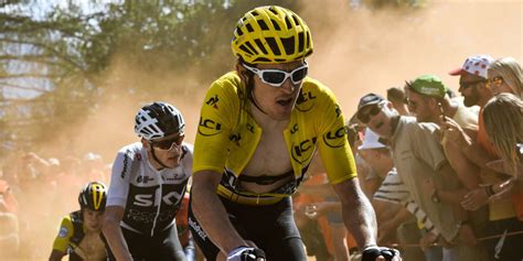 Tour De France Le Maillot Jaune Geraint Thomas Simpose à Lalpe Dhuez