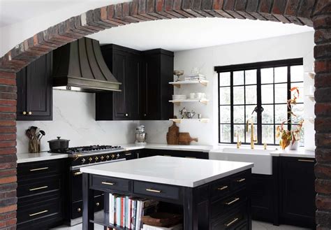 20 Moody And Dramatic Dark Kitchen Cabinet Ideas