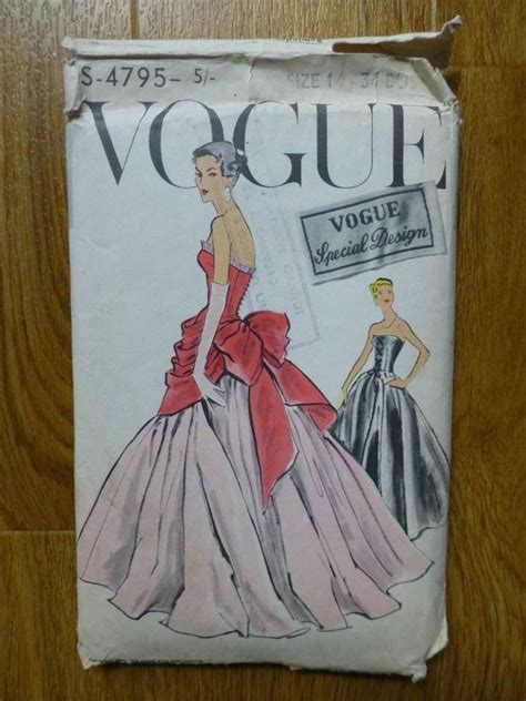 Vintage Vogue Sewing Pattern Evening Dress B R For Sale