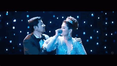 Sumeet Vyas Veere Di Wedding GIF - Sumeet Vyas Veere Di Wedding Kareena ...