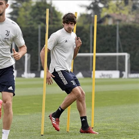 Tommaso Barbieri Il Terzino Che Ha Esordito In Champions League