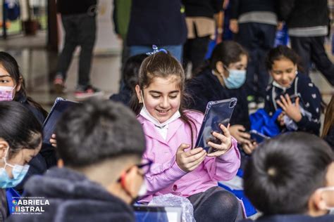 Entrega De Tablets A Estudiantes De Y B Sico Slep Gabriela Mistral