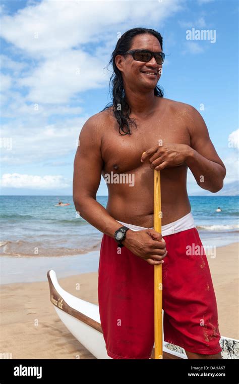 Outrigger canoe tour guide at Wailea Beach on Maui Stock Photo - Alamy