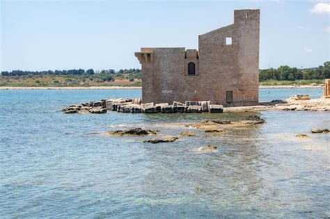 Premium Photo Ancient Tonnara And Sveva Tower In The Vendicari Nature