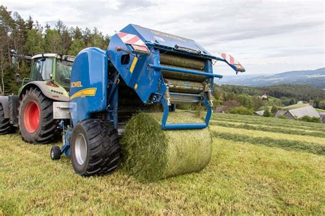 Round bale silage in slope positions Testimonial GÖWEIL