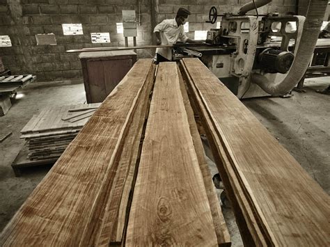 Milling Of Recycled Teak Planks Teak Flooring Wood Floors Reclaimed