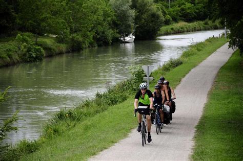 Balade à Vélo Le Long Du Canal De Garonne