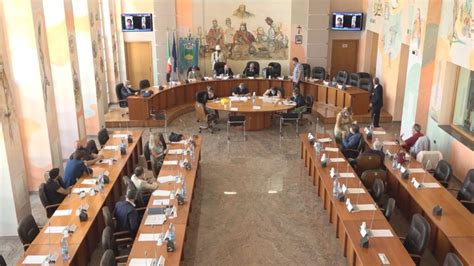 Cosenza Il Consiglio Comunale Approva Le Tariffe Tari Per Il