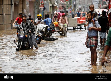 Dhaka Bangladesh May 28 2024 Vehicles Try To Drive Through A